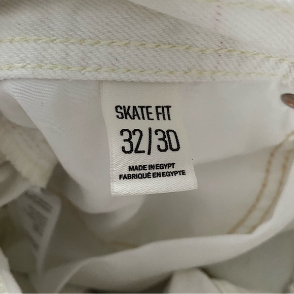 NWOT BDG Skate Fit Jeans in perfect condition - Picture 7 of 8